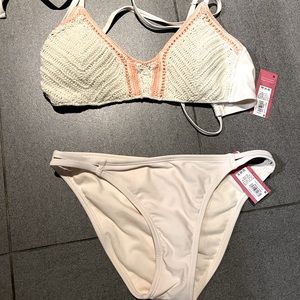 New Xhilaration Crochet bralette bikini top size medium and bottom size small